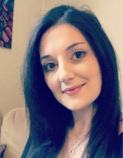Caroline Peckham, coautora de Zodiac Academy